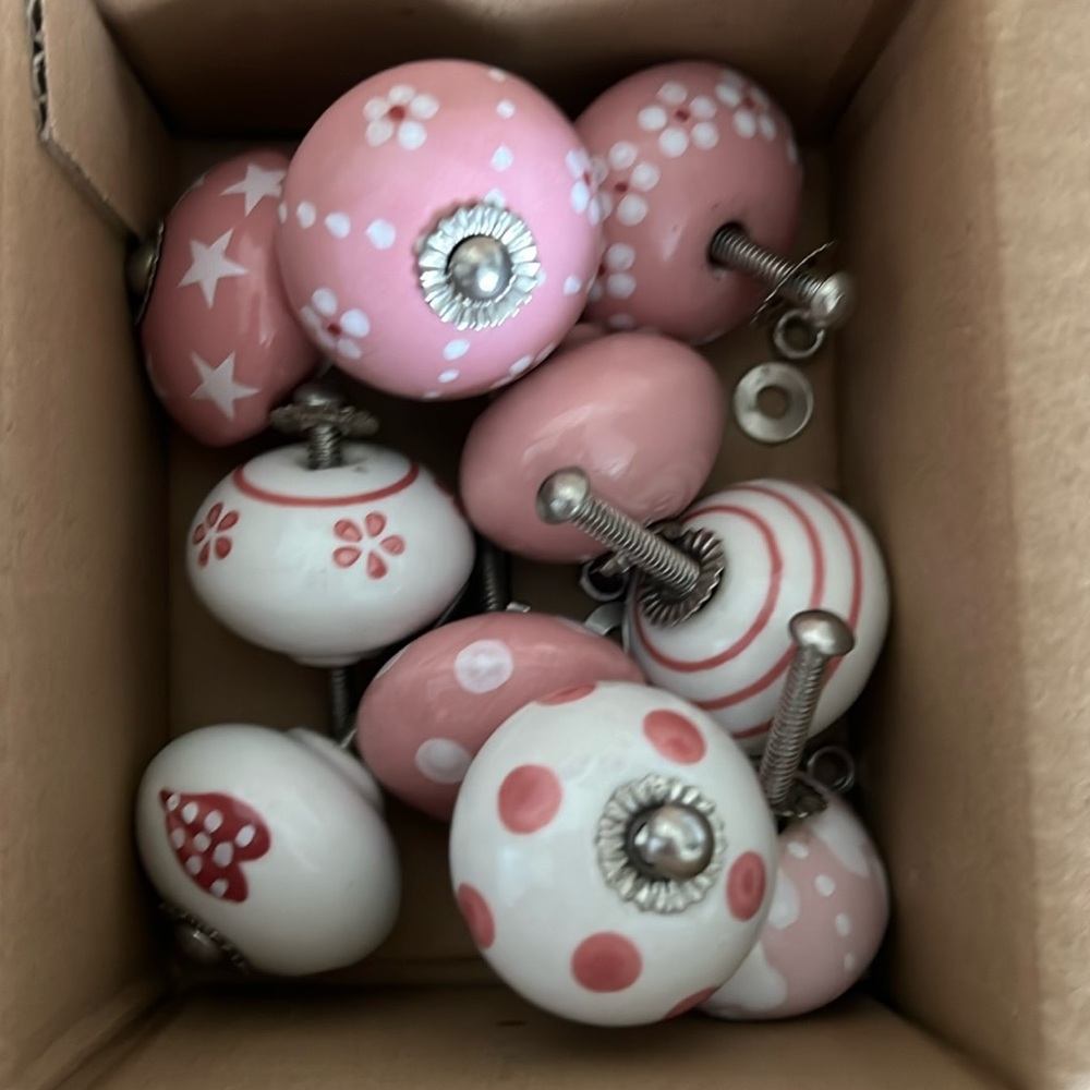 Knobs for dressers 10 count